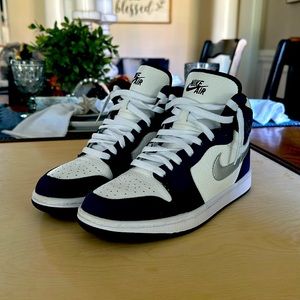 Pair of navy and white Nike shoes. Excellent condition.